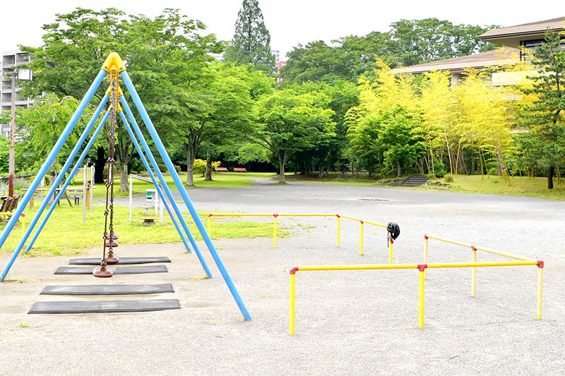 広瀬川沿いの児童公園「片平公園」